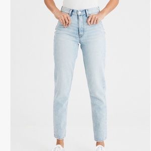 AE light wash mom jeans four regular never worn